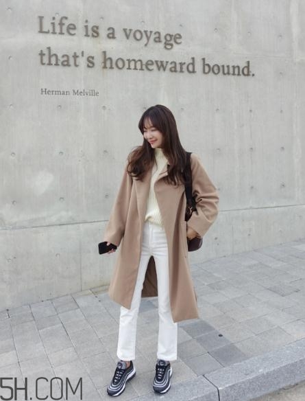 卡其色大衣怎么搭配？這樣穿氣質(zhì)滿滿