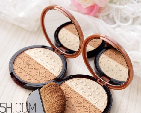 高光粉可以定妝嗎？和散粉并不相同