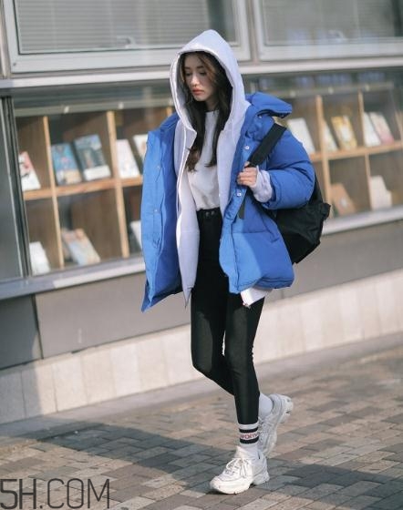 藍(lán)色面包服怎么搭配？塑造冬日運動活力