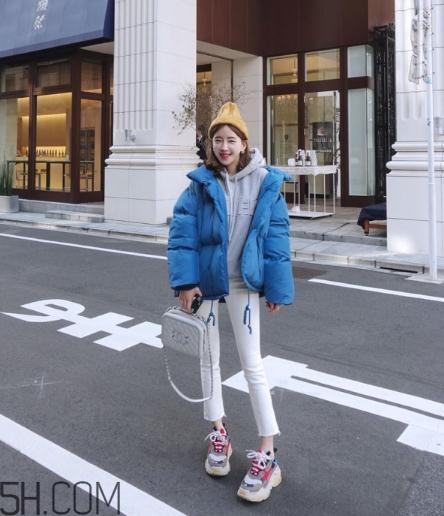 藍(lán)色面包服怎么搭配？塑造冬日運動活力