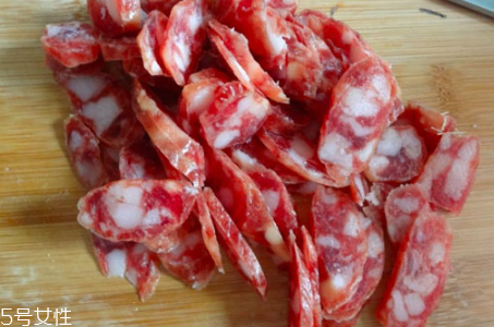 臘腸和香腸有什么區(qū)別？臘腸香腸概念不同