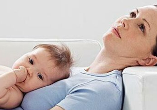 為什么容易患上產(chǎn)后抑郁？通常因?yàn)榧胰瞬恢С?><p><strong>為什么容易患上產(chǎn)后抑郁？通常因?yàn)榧胰瞬恢С?/strong></p></a></li> <li><a href=