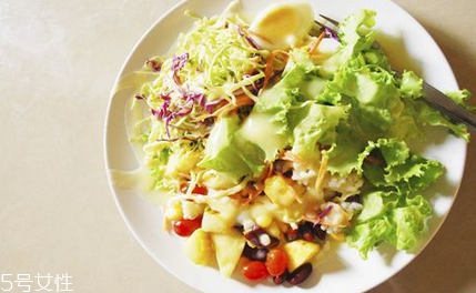 減肥階段晚上吃什么？最快最有效的7個懶人減肥法