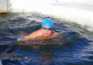 冬泳有哪些好處？冬泳能延緩衰老