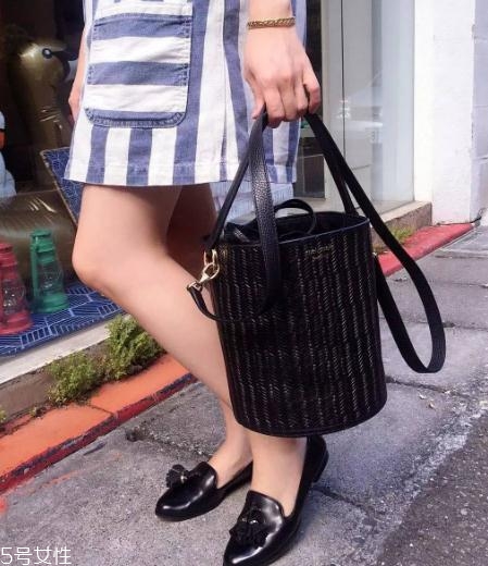 meli melo是什么牌子？千元包包背出大牌范兒