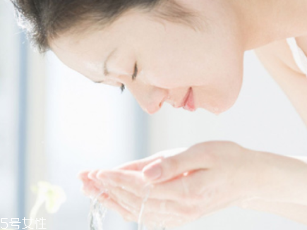 冬季怎么洗臉？洗臉死角不容錯過