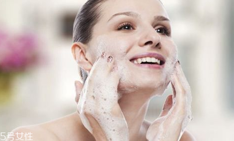 冬季怎么洗臉？洗臉死角不容錯過