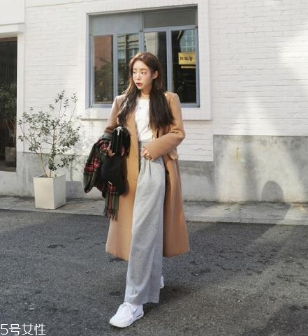 卡其色大衣配什么褲子？這樣穿秒變氣質(zhì)女神