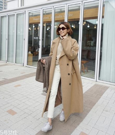卡其色大衣配什么褲子？這樣穿秒變氣質(zhì)女神