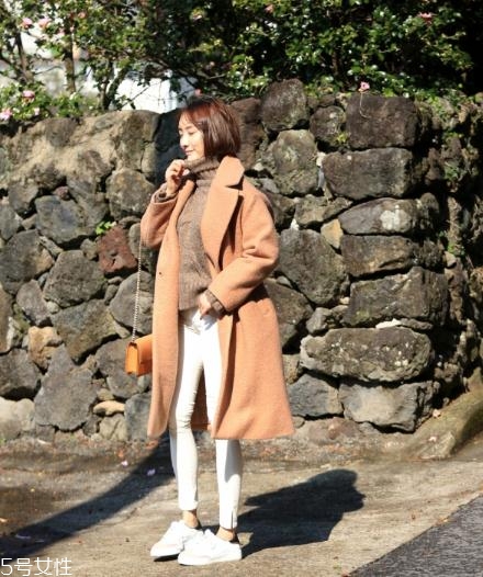 卡其色大衣配什么褲子？這樣穿秒變氣質(zhì)女神