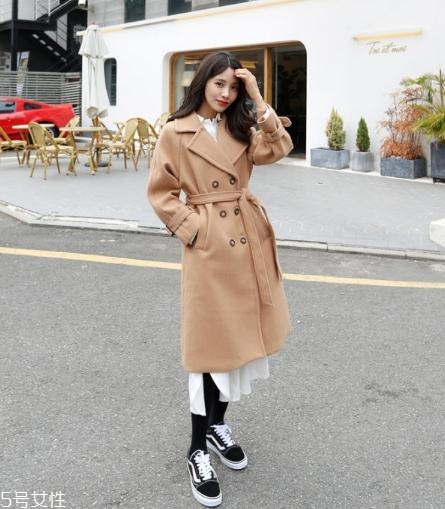 卡其色大衣配什么鞋子？各種混搭才夠味