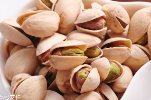 開(kāi)心果變紫色還能吃嗎 紫色的才是正常的顏色