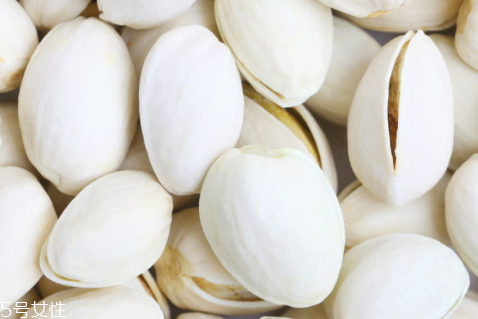 開(kāi)心果不脆了怎么辦 一招讓受潮的開(kāi)心果恢復(fù)酥脆