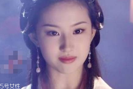 2018不流行平粗眉了？娛樂圈都在畫細(xì)長(zhǎng)眉