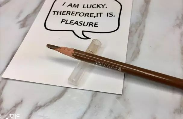 2018不流行平粗眉了？娛樂圈都在畫細(xì)長(zhǎng)眉