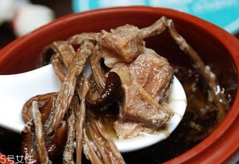 榛菇和茶樹(shù)菇的區(qū)別 兩者屬于不同品種 榛菇和茶樹(shù)菇的區(qū)別 兩者屬于不同品種