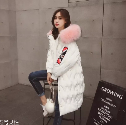 過(guò)膝棉服怎么搭配 來(lái)自不同的靈感 過(guò)膝棉服怎么搭配 來(lái)自不同的靈感