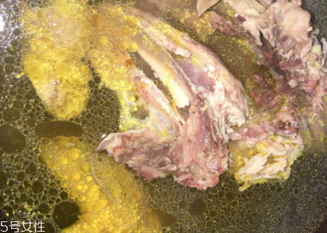 土雞燉什么好吃又營養(yǎng) 適合冬季的滋補(bǔ)土雞湯食譜 土雞燉什么好吃又營養(yǎng) 適合冬季的滋補(bǔ)土雞湯食譜