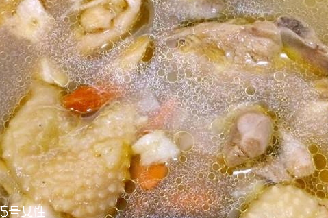 土雞燉什么好吃又營養(yǎng) 適合冬季的滋補(bǔ)土雞湯食譜 土雞燉什么好吃又營養(yǎng) 適合冬季的滋補(bǔ)土雞湯食譜