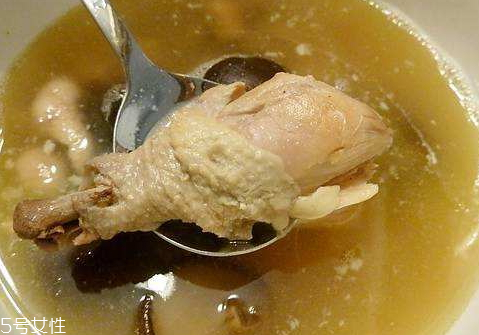 土雞燉什么好吃又營養(yǎng) 適合冬季的滋補(bǔ)土雞湯食譜 土雞燉什么好吃又營養(yǎng) 適合冬季的滋補(bǔ)土雞湯食譜