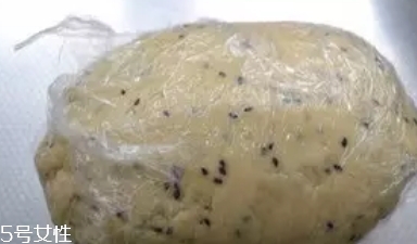 ?炸麻葉用什么水和面？面粉還是淀粉還是木薯粉