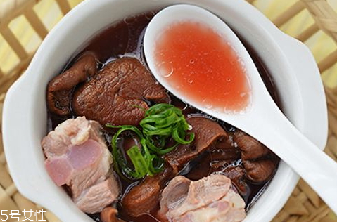 紅菇可以和魚一起燉嗎 氣血雙補(bǔ)紅菇魚湯 紅菇可以和魚一起燉嗎 氣血雙補(bǔ)紅菇魚湯