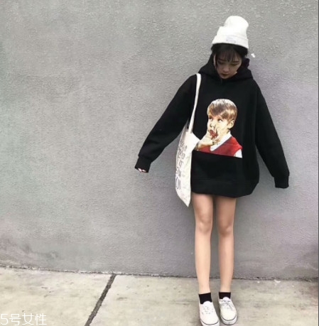 過(guò)膝棉服怎么搭配 來(lái)自不同的靈感 過(guò)膝棉服怎么搭配 來(lái)自不同的靈感