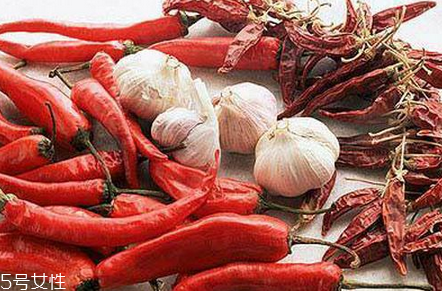 久坐不動上班族如何減肥？越努力工作的人越容易發(fā)胖