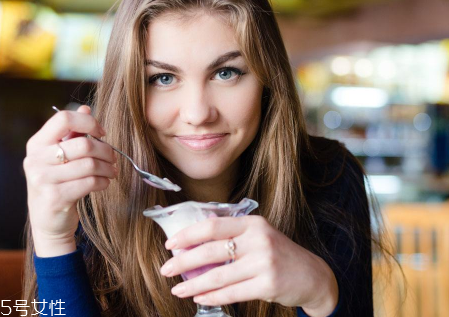 久坐不動上班族如何減肥？越努力工作的人越容易發(fā)胖