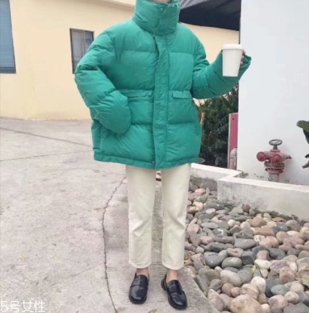 過(guò)膝棉服怎么搭配 來(lái)自不同的靈感 過(guò)膝棉服怎么搭配 來(lái)自不同的靈感