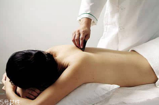 三九天可以刮痧嗎？天寒少刮痧