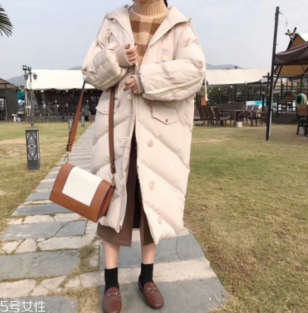 過(guò)膝棉服怎么搭配 來(lái)自不同的靈感 過(guò)膝棉服怎么搭配 來(lái)自不同的靈感