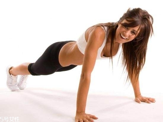 腰椎間盤突出能做俯臥撐嗎？俯臥撐禁忌人群