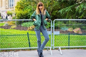 飛行員夾克配什么褲子？四種搭配個(gè)性十足