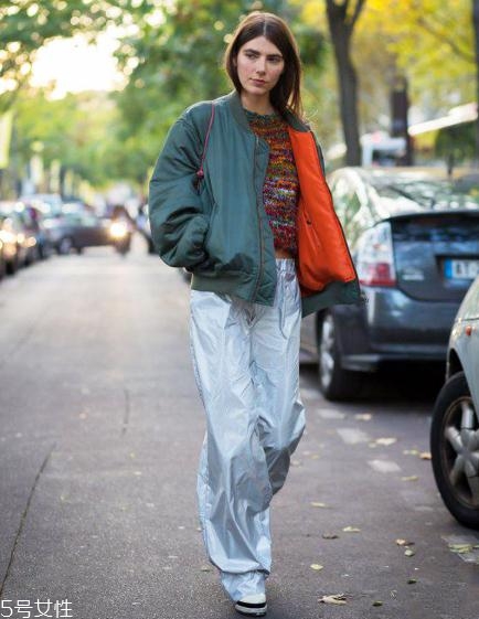 飛行員夾克配什么褲子？四種搭配個(gè)性十足