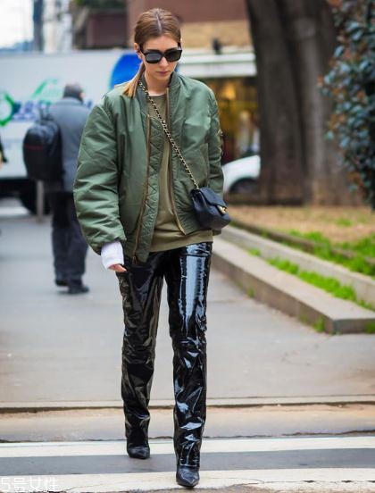 飛行員夾克配什么褲子？四種搭配個(gè)性十足