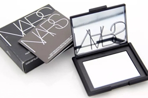 2018粉餅?zāi)膫€牌子好？說說網(wǎng)紅的開架和專柜粉餅