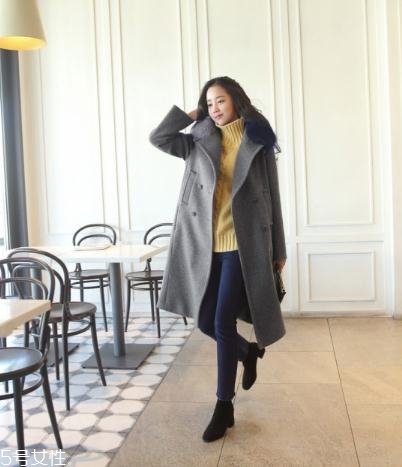 灰色大衣配什么顏色的毛衣？分分鐘穿出高級范兒