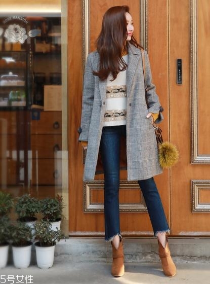 灰色大衣配什么顏色的毛衣？分分鐘穿出高級范兒