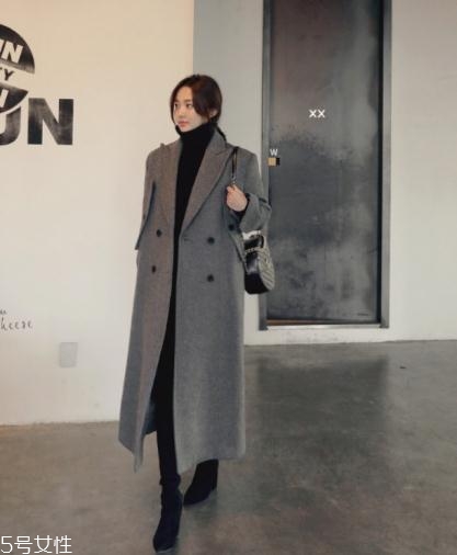 灰色大衣配什么顏色的毛衣？分分鐘穿出高級范兒