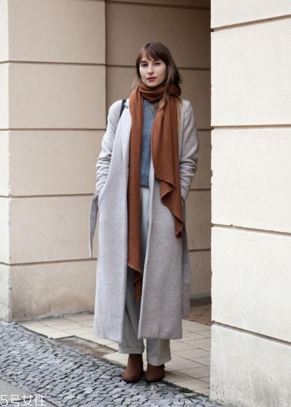 灰色大衣配什么顏色的毛衣？分分鐘穿出高級范兒