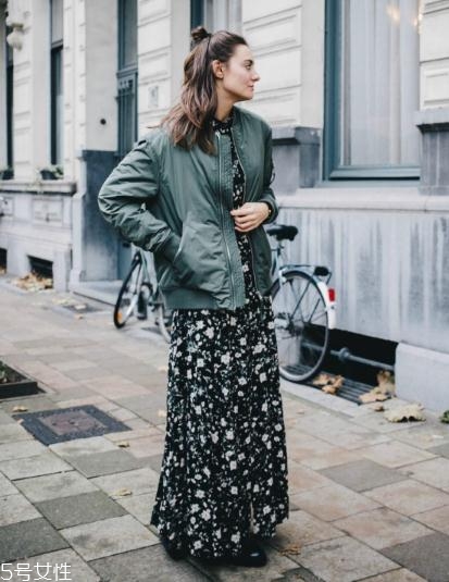 飛行員夾克里面穿什么？溫暖時尚兩不誤