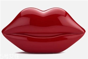 lulu guinness紅唇包多少錢？這款輕奢包包一定要入