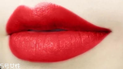 自然堂嘀嗒唇膏筆怎么用？教你按壓方法