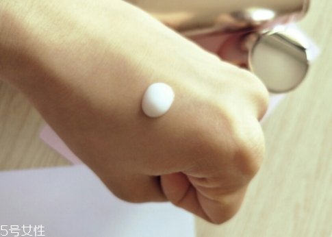 自然堂乳液怎么打開？按壓不出來(lái)不要著急