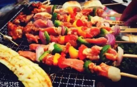 喝白酒有哪些好處？喝點(diǎn)白酒能激活腸胃