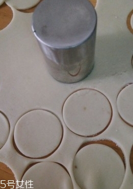 油角的皮要怎樣才松脆？關(guān)鍵看火候和時(shí)間