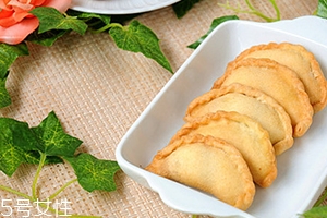 油角的皮要怎樣才松脆？關(guān)鍵看火候和時(shí)間