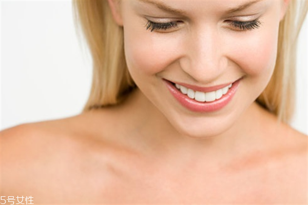 t區(qū)毛孔粗大怎么辦？正確使用鼻貼并不會(huì)讓毛孔變大