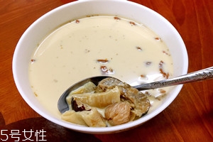 花膠燉牛奶的功效與作用？保養(yǎng)皮膚效果好